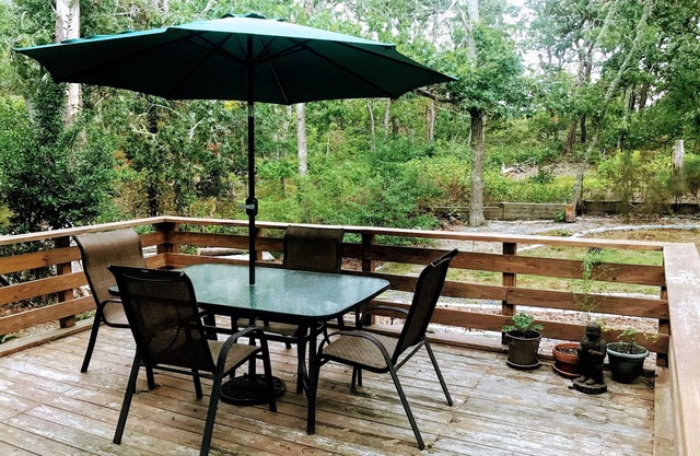 Beautiful Pet-friendly home-short drive to Red River Beach!