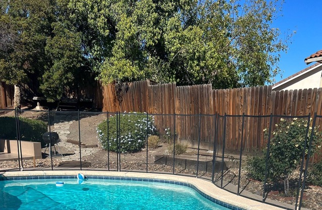 Beautiful Pool House W/3 bedroom