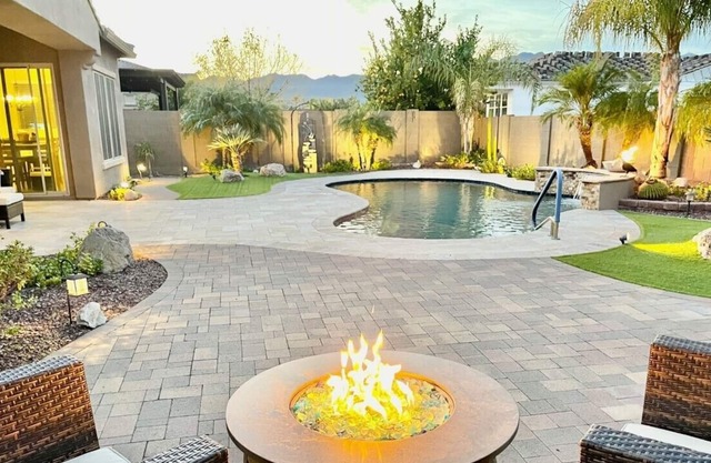 Beautiful pool home adjacent to golf courses, spring training and Super Bowl!
