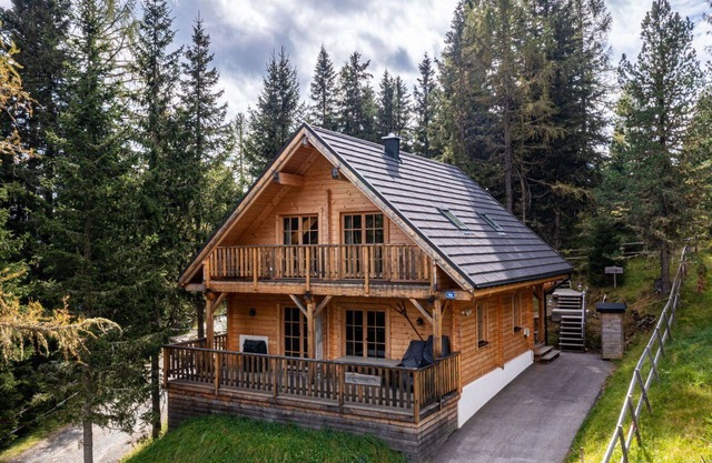 Schönes alleinstehendes Ferienhaus für 8 Gäste mit W-LAN, TV, Balkon und Parkplatz