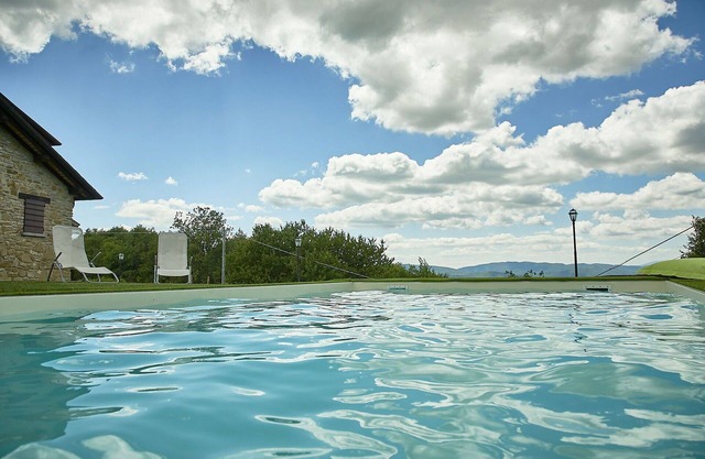 Alleinstehendes Ferienhaus mit Sauna, Klimaanlage, privatem Pool, W-LAN, TV, Innenhof