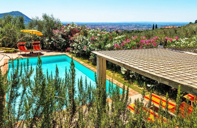 Alleinstehendes Ferienhaus mit Klimaanlage, Whirlpool, privatem Pool, W-LAN, TV, Innenhof