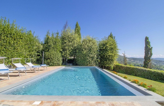 Alleinstehendes Ferienhaus mit Whirlpool, W-LAN, privatem Pool, Klimaanlage, TV, Terrasse