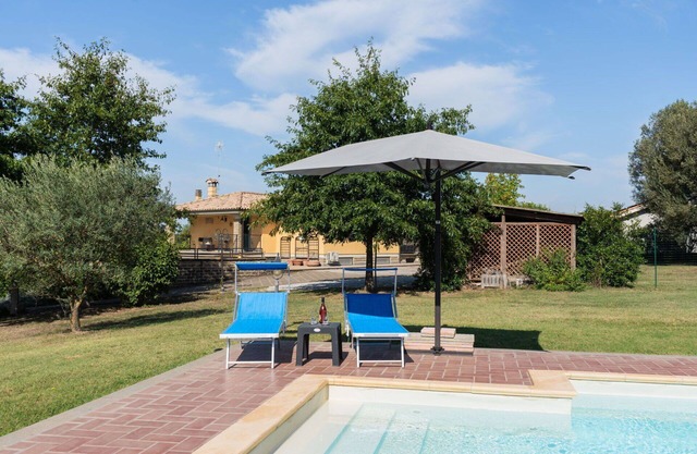 Alleinstehendes Ferienhaus mit privatem Pool, Klimaanlage, W-LAN, TV, Innenhof, Parkplatz