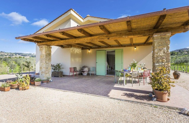 Alleinstehendes Ferienhaus mit Klimaanlage, W-LAN, TV, Terrasse, Panoramablick, Parkplatz