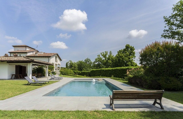 Alleinstehendes Ferienhaus mit W-LAN, Klimaanlage, privatem Pool, TV, Innenhof, Panoramablick