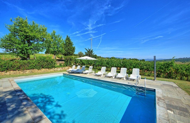 Alleinstehendes Ferienhaus mit privatem Pool, W-LAN, TV, Innenhof, Panoramablick, bei Arezzo