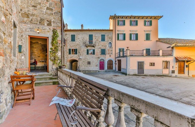 Atemberaubendes alleinstehendes Ferienhaus mit Klimaanlage, W-LAN, Innenhof, Parkplatz, bei Arezzo