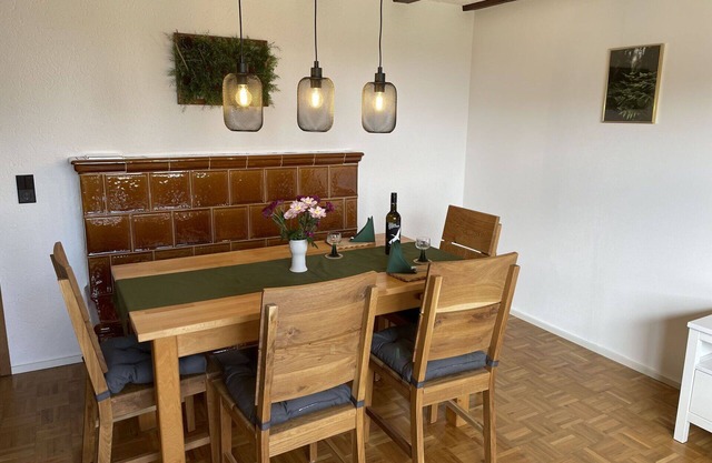 Schönes alleinstehendes Ferienhaus für 5 Leute mit W-LAN, TV, Innenhof und Parkplatz
