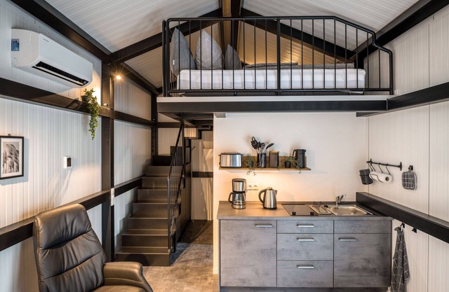 Schönes alleinstehendes Ferienhaus für 2 Gäste mit TV, Terrasse und Parkplatz