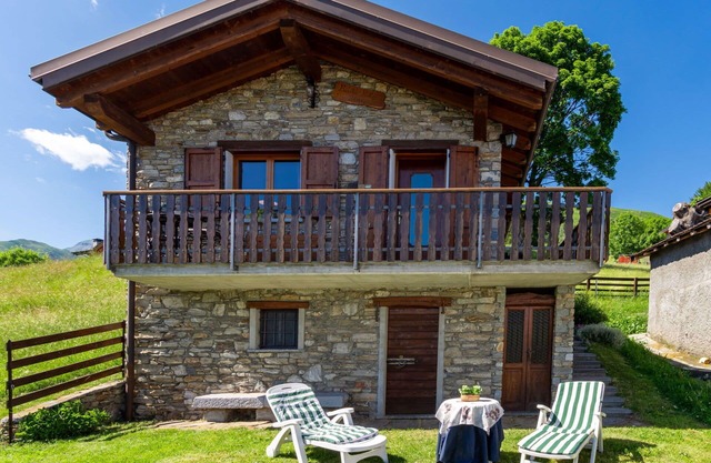 Atemberaubendes alleinstehendes Ferienhaus mit W-LAN, TV, Balkon, Haustiere erlaubt und Parkplatz
