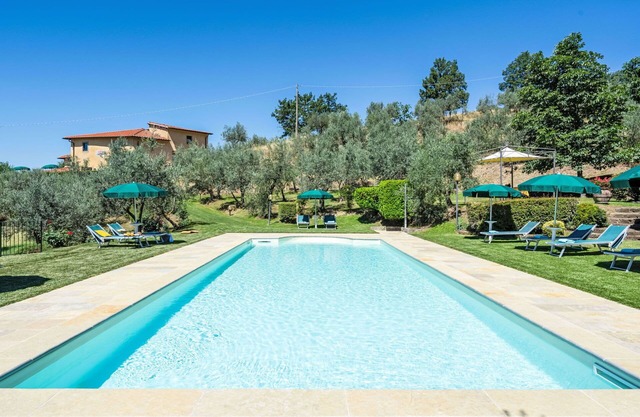 Alleinstehendes Ferienhaus mit privatem Pool, W-LAN, Balkon, Haustiere erlaubt, Parkplatz