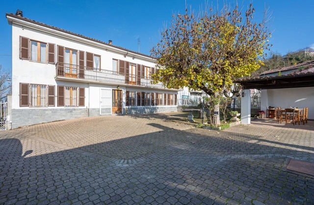Alleinstehendes Ferienhaus mit privatem Pool, W-LAN, TV, Innenhof, Haustiere erlaubt, Parkplatz