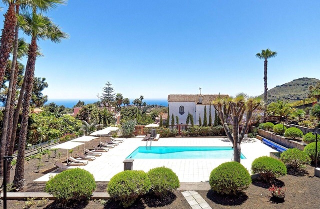 Alleinstehendes Ferienhaus mit privatem Pool, W-LAN, Klimaanlage, TV, Innenhof, Parkplatz