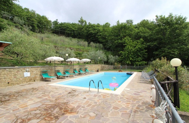 Alleinstehendes Ferienhaus mit W-LAN, privatem Pool, TV, Haustiere erlaubt, Parkplatz, bei Arezzo