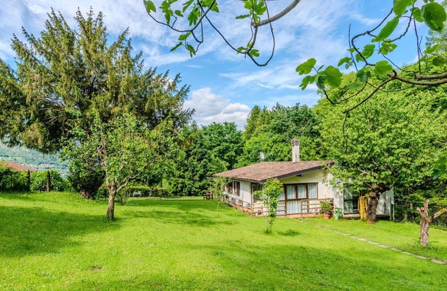 Alleinstehendes Ferienhaus mit W-LAN, TV, Innenhof, Haustiere erlaubt, Panoramablick, Parkplatz