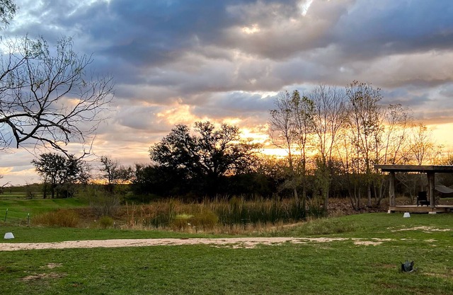 Beautiful & Private 11 Acre Ranch - Close to BBQ capital Lockhart, Austin