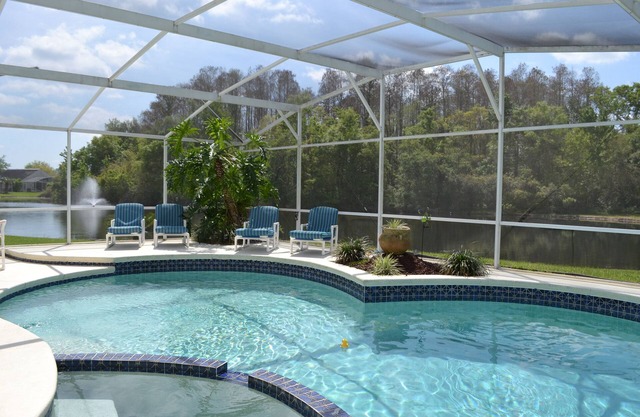Beautiful private 3 bed villa with spa and amazing south facing lake view