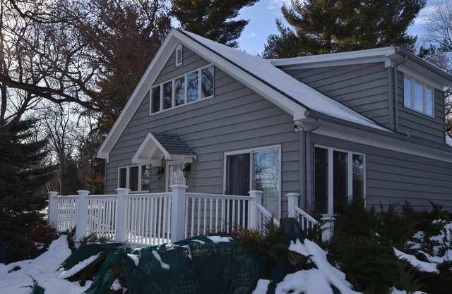 Beautiful/Private Carriage House with Lake Access