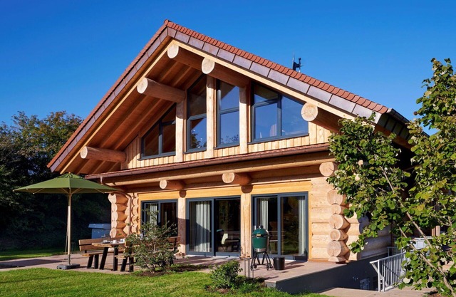 Alleinstehendes Ferienhaus mit W-LAN, Pool, Whirlpool, TV, Innenhof, Haustiere erlaubt, Parkplatz