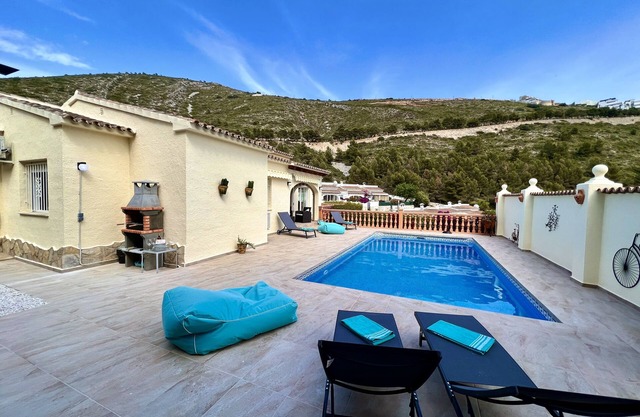 Beautiful private villa with sea view near Moraira
