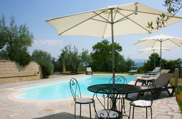 Alleinstehendes Ferienhaus mit W-LAN, privatem Pool, TV, Haustiere erlaubt, Parkplatz, bei Arezzo