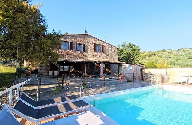 Alleinstehendes Ferienhaus mit Klimaanlage, privatem Pool, W-LAN, TV, Innenhof, Panoramablick