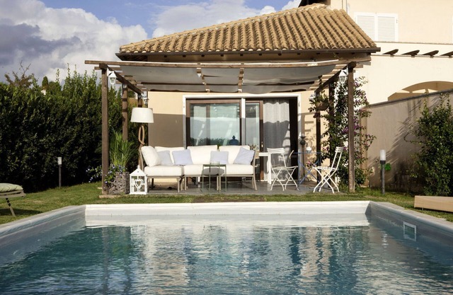 Alleinstehendes Ferienhaus mit privatem Pool, Klimaanlage, W-LAN, TV, Innenhof, bei Civitavecchia