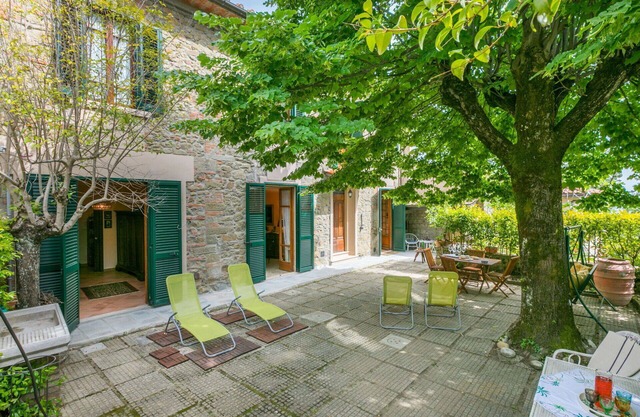 Schönes alleinstehendes Ferienhaus für 5 Leute mit W-LAN, TV, Innenhof und Haustiere erlaubt