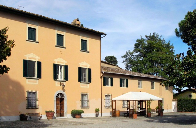 Alleinstehendes Ferienhaus mit privatem Pool, W-LAN, TV, Innenhof, Haustiere erlaubt, Parkplatz