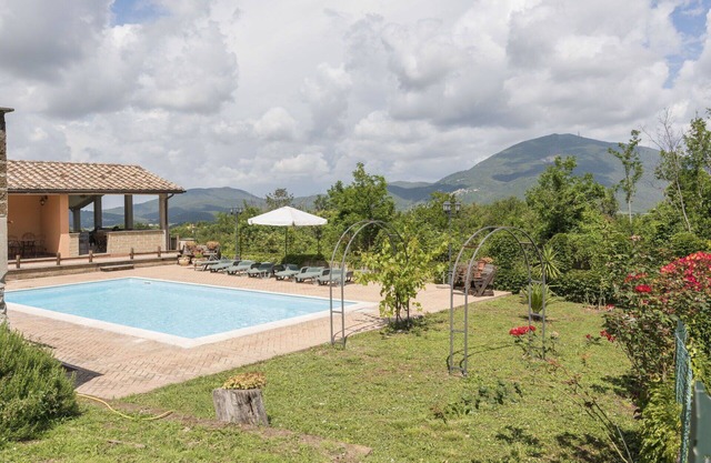 Alleinstehendes Ferienhaus mit W-LAN, privatem Pool, TV, Terrasse, Haustiere erlaubt, Parkplatz