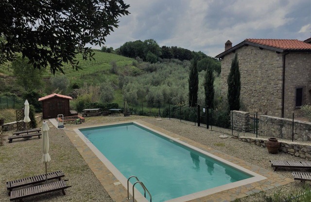Alleinstehendes Ferienhaus mit W-LAN, Pool, Klimaanlage, TV, Innenhof, Panoramablick, bei Siena