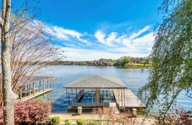 Beautiful, Private Lake House with Double Dock