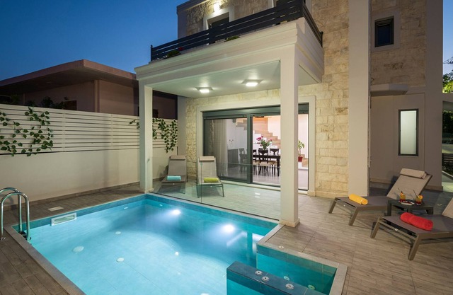 Schöne private Poolvilla mit Fitnessraum, Parkplatz und Grill