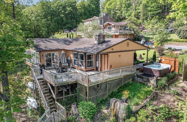 Schönes Grundstück mit Blick auf See, Golfplatz und Skigebiet