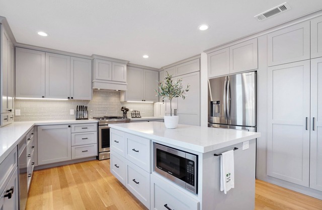 Beautiful private home w/ large backyard in quiet neighborhood in Castro Valley