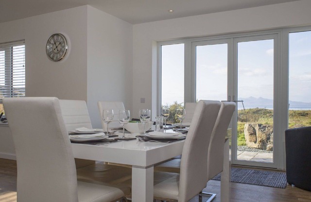 Schönes alleinstehendes Ferienhaus mit W-LAN, TV, Haustiere erlaubt, Panoramablick, Parkplatz