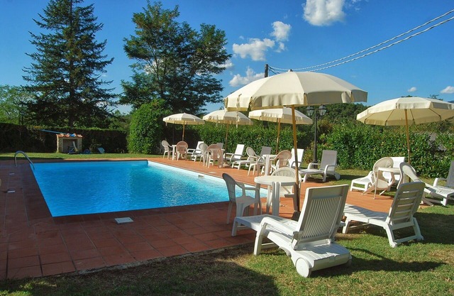 Alleinstehendes Ferienhaus mit W-LAN, privatem Pool, TV, Terrasse, Panoramablick, Parkplatz