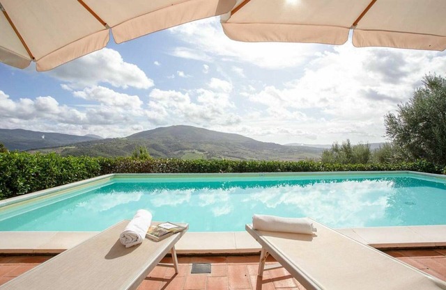 Alleinstehendes Ferienhaus mit privatem Pool, W-LAN, Klimaanlage, TV, Innenhof, Panoramablick