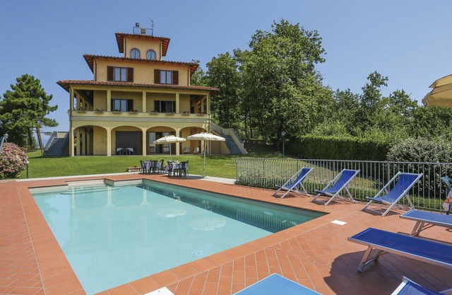 Alleinstehendes Ferienhaus mit W-LAN, privatem Pool, TV, Terrasse, Haustiere erlaubt, Parkplatz