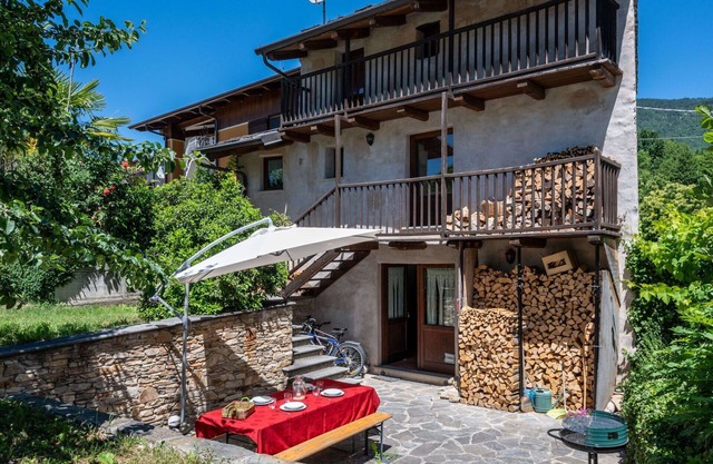 Atemberaubendes alleinstehendes Ferienhaus für 4 Personen mit W-LAN, TV, Innenhof und Parkplatz