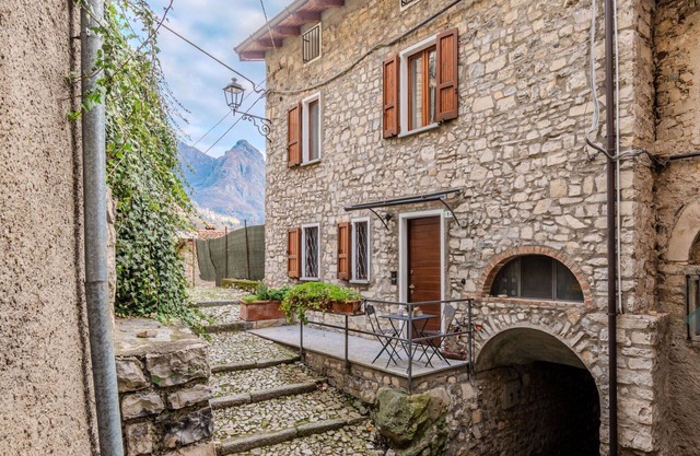 Atemberaubendes alleinstehendes Ferienhaus mit W-LAN, TV, Terrasse, Haustiere erlaubt und Parkplatz
