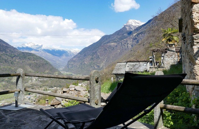 Wunderbares alleinstehendes Ferienhaus mit W-LAN, Terrasse, Haustiere erlaubt und Parkplatz