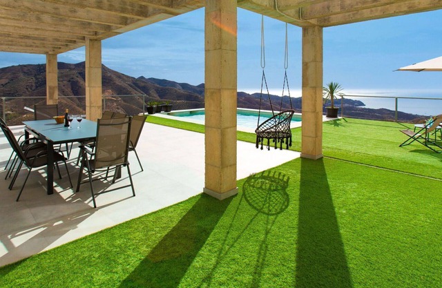 Beautiful private villa for 6 people with A/C, WIFI, private pool, TV, terrace and parking