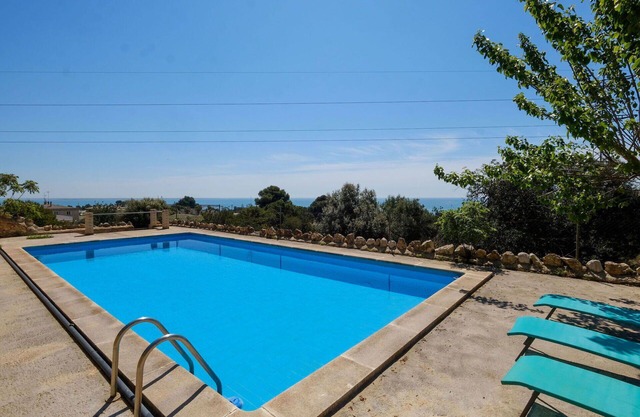 Alleinstehendes Ferienhaus mit W-LAN, privatem Pool, TV, Balkon, Haustiere erlaubt, Parkplatz