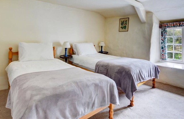 Beautiful private villa for 5 people with WIFI, TV, patio and parking