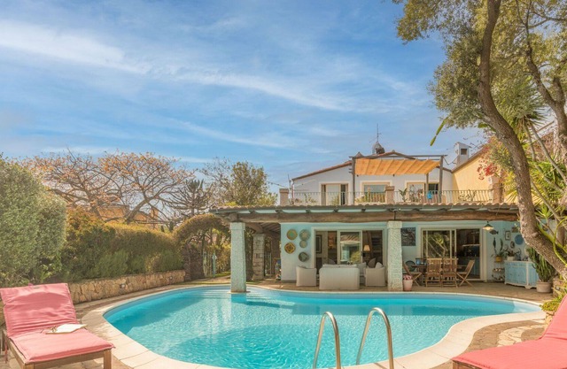 Schönes alleinstehendes Ferienhaus mit privatem Pool, Whirlpool, W-LAN, Klimaanlage, TV, Parkplatz