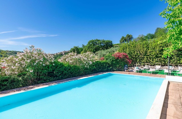 Alleinstehendes Ferienhaus mit privatem Pool, W-LAN, TV, Innenhof, Panoramablick, Parkplatz