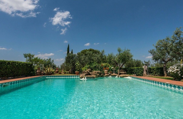 Alleinstehendes Ferienhaus mit privatem Pool, Klimaanlage, TV, Terrasse, Panoramablick, Parkplatz