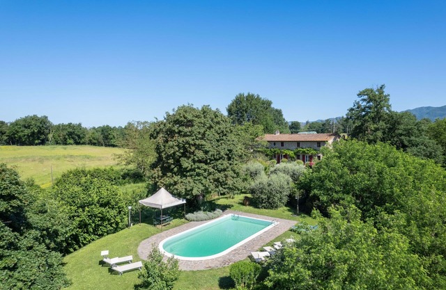 Alleinstehendes Ferienhaus mit W-LAN, privatem Pool, TV, Innenhof, Panoramablick, Parkplatz